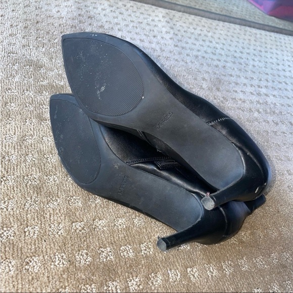 Express Pointed Toe Heeled Boots - Picture 7 of 8